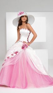 abiti da sposa bianco e rosa