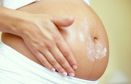 come combattere le smagliature in gravidanza